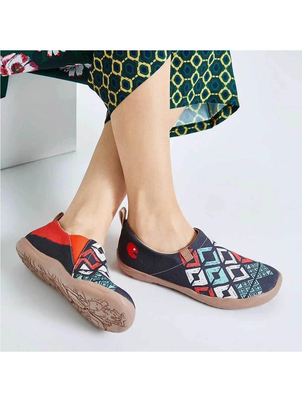 UNI Shoes Slip On Shoes Canvas Walking Shoes Loafers "Spirit Pattern" size 9